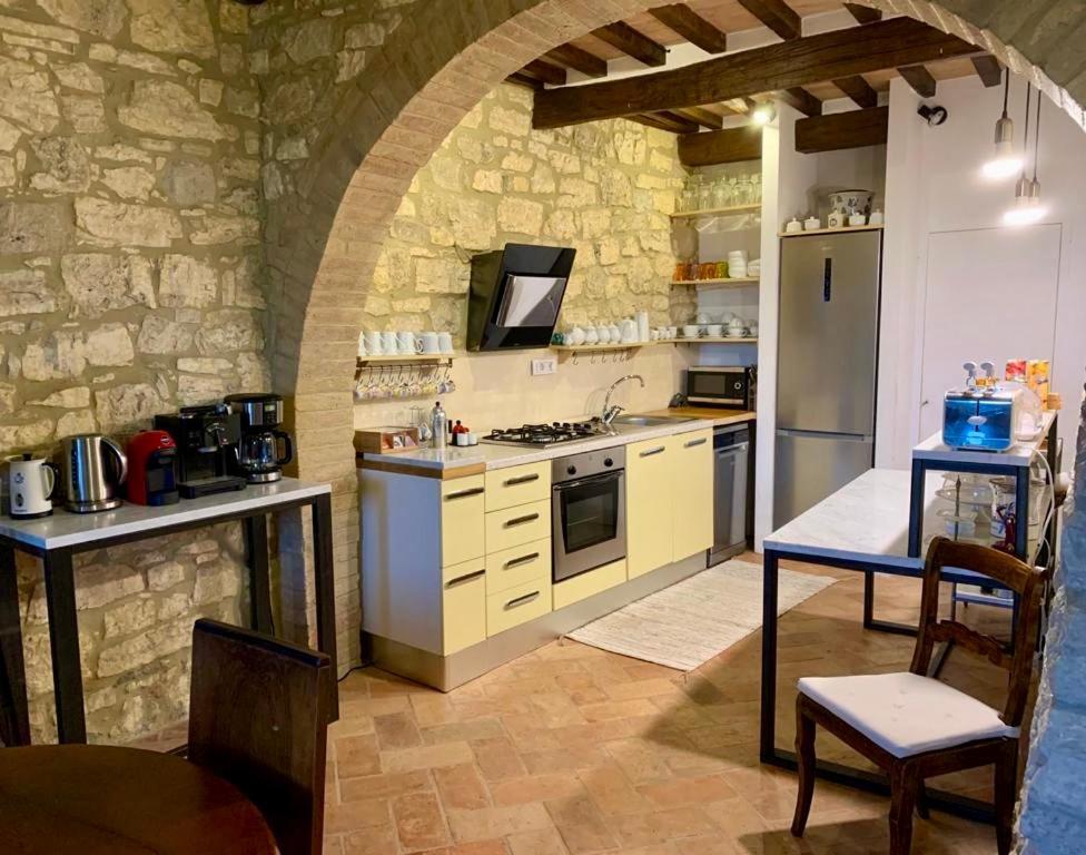 Le Antiche Mura Semproniano Bagian luar foto