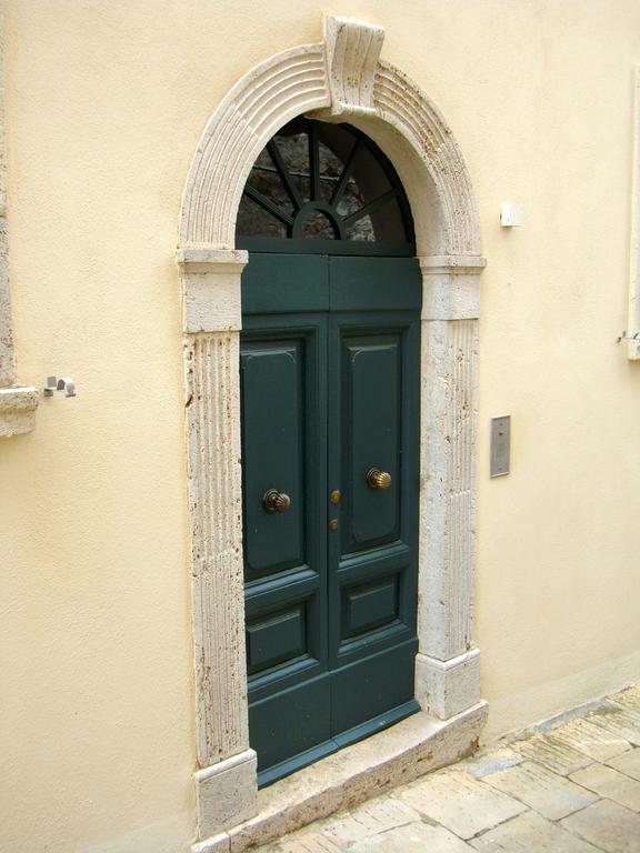 Le Antiche Mura Semproniano Bagian luar foto